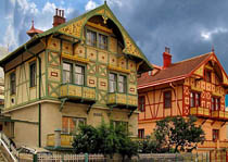 пример сочетания фахверка с клинкерной плиткой